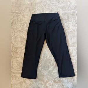 Stelle Black Cropped Leggings with Side Pockets